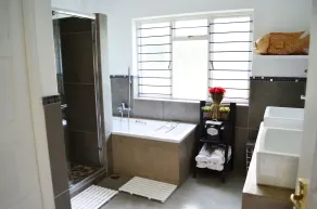 Zonnevanger Guesthouse - Bathroom