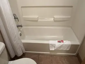 Econo Lodge Inn & Suites Walnut - Badezimmer