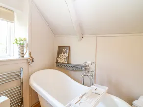 Hillside - Bathroom