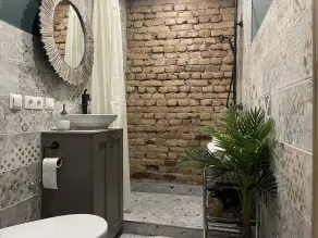Exquisite & Steps to center 1Br Apt with Free Parking - Badeværelse