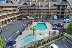 Crossroads Inn & Suites - Pool