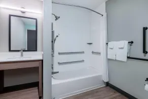 ECHO Suites Extended Stay by Wyndham Aurora Denver - Badrum