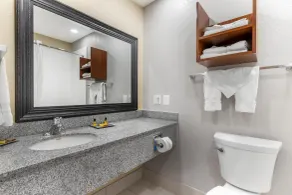 Best Western Plus Oklahoma City Yukon - Bathroom