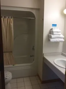 Lakeside Motor Inn - Bathroom