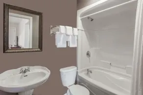 Super 8 by Wyndham Kirkland Lake - Baño