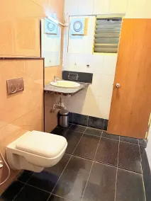 GSILVER SS HOTELS - BUSINESS CLASS ROOMS Near Tirupur Railway Station & Kadharpet - Badrum