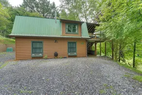 Cozy Creekside Cabin w/ Fire Pit & Views! - Interiør
