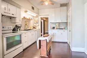 Pet-Friendly Austin Home w/ Deck, Yard, & Views! - Interiør