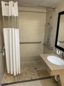 Ramada by Wyndham Rochelle Park Near Paramus - Salle de bain