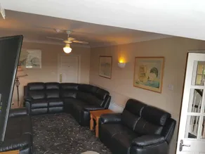 The River's Edge Guest House - Siddeområde i lobbyen