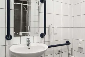 Ramada London Stansted Airport - Baño
