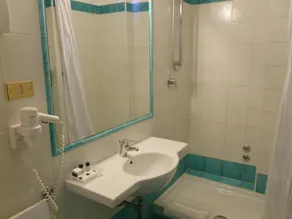 Hotel Plaza - Bathroom
