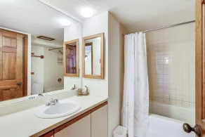 Ski In / Ski Out, Sunrise - ¡Condominio inteligente Killington 1BR con vistas a la montaña! Duerme 6 - Baño