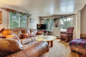 Expansive Eagle Lake Escape w/ Boathouse + Beach - Interni