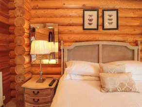 Endeavour Lodge 4 - Room