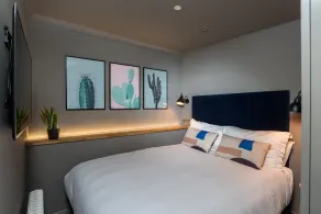 Hiding Space - Trim Street Apartments - Room