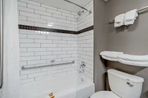 Best Western Plus Eastgate Inn & Suites - Salle de bain