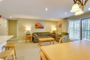 All-season Lake Wallenpaupack Condo w/ Views - Intérieur
