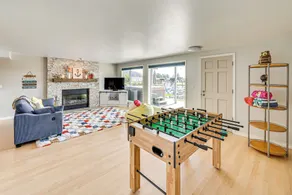 Waterfront Home w/ Dock, Hot Tub, Fire Pit - Innvendig