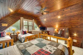 Wisconsin Cabin w/ Private Hot Tub & Deck - Zimmer