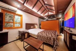 MANORHOUSE - Adult Only - Camera