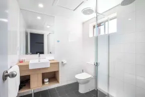 Nightcap at Horse & Jockey Hotel Warwick - Bathroom