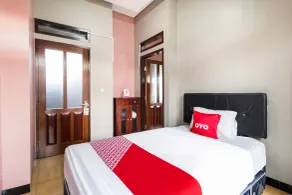 Hotel O Guest House Teras Waruga Syariah - Room