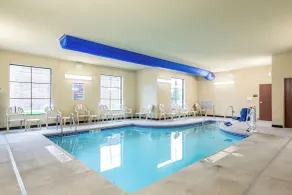 Cobblestone Hotel & Suites - Stevens Point - Piscine