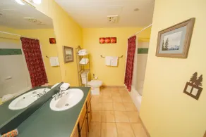 Black Bear 8035 by SummitCove Lodging in Colorado - Baño