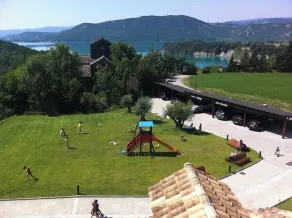 Casas Pirineo Aínsa: Pool & Garden - Ausblick vom Zimmer