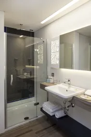 Ramada Hotel & Suites by Wyndham Izmir Kemalpasa - Badeværelse