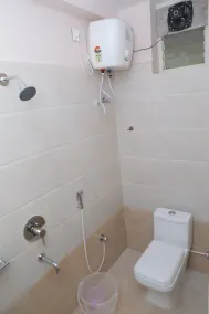 Brundavan Suites - Bathroom