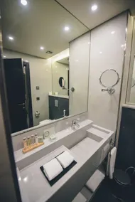 Louis V Hotel Beirut - Bathroom