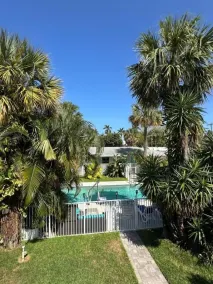 White Horse Motel - Pool