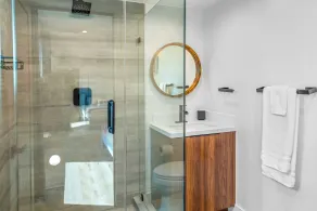 Luxurious Townhome - Bathroom
