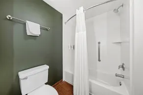 Spark by Hilton Amarillo Medical Center - Badrum