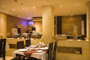 Hotel Emperor Palms at Karol Bagh - Restaurang