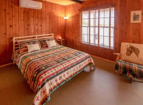 Room 1 - Downtown Joshua Tree Motel - Pet Friendly - Walk to Shops & Visitor Center, Minutes to Park Entrance - Chambre