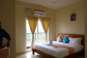 Lali Petals - Room