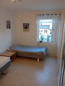 Charming 2-Bedroom Apartment in Historic Skara, Sweden - Værelse