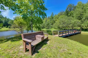 Cabin w/ Hot Tub + Fishing Pond in Del Rio! - Interiör