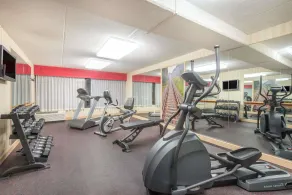 Ramada by Wyndham Cumberland Downtown - Salle de remise en forme