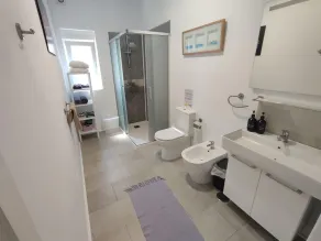 Studio avec terrasse, jardin et barbecue | Vue jardin - Salle de bain