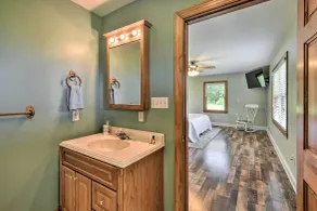 Pet-Friendly Woodsy Gem: 1/4 Mi to Chesapeake Bay - Innenbereich