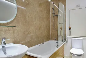 Crieff Armoury - Bathroom