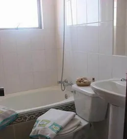Linda Vista Apart Hotel - Bathroom