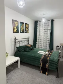2 Bedroom Luxury Apartment With Balcony - Værelse