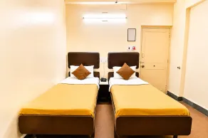 Hotel Hospice Near Surat Railway Station - Quarto