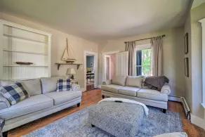 Bright Lake Winnipesaukee Home - Walk to Town - Interni
