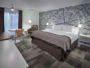 Coast Canmore Hotel & Conference Centre - Room
